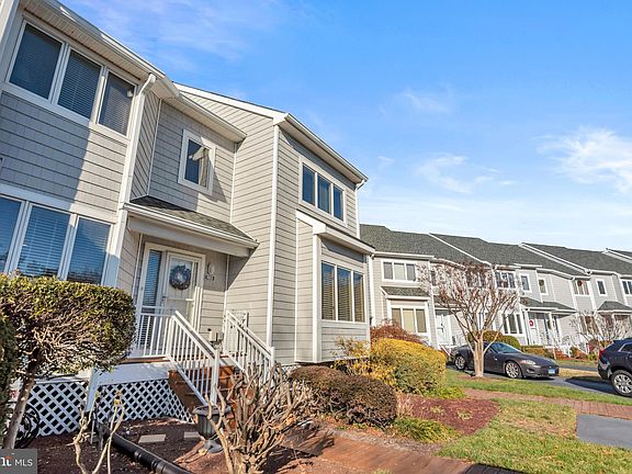 4th image of 1102 Oyster Cove Dr