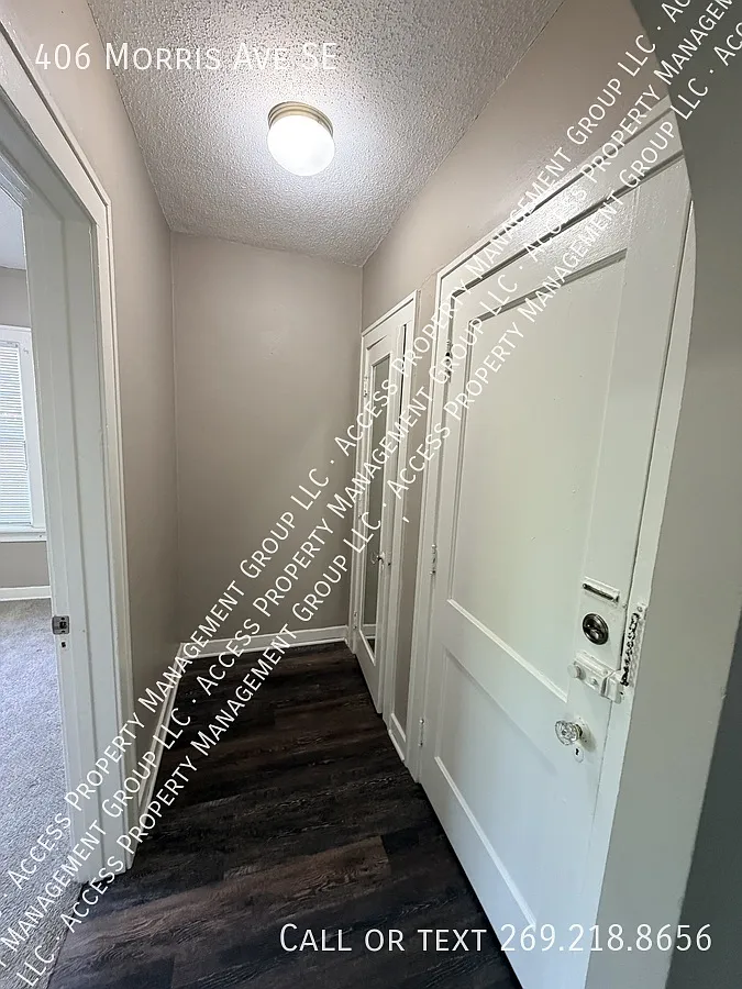 Three Bedroom Heritage Hill Unit on Morris Ave. — Photo 3