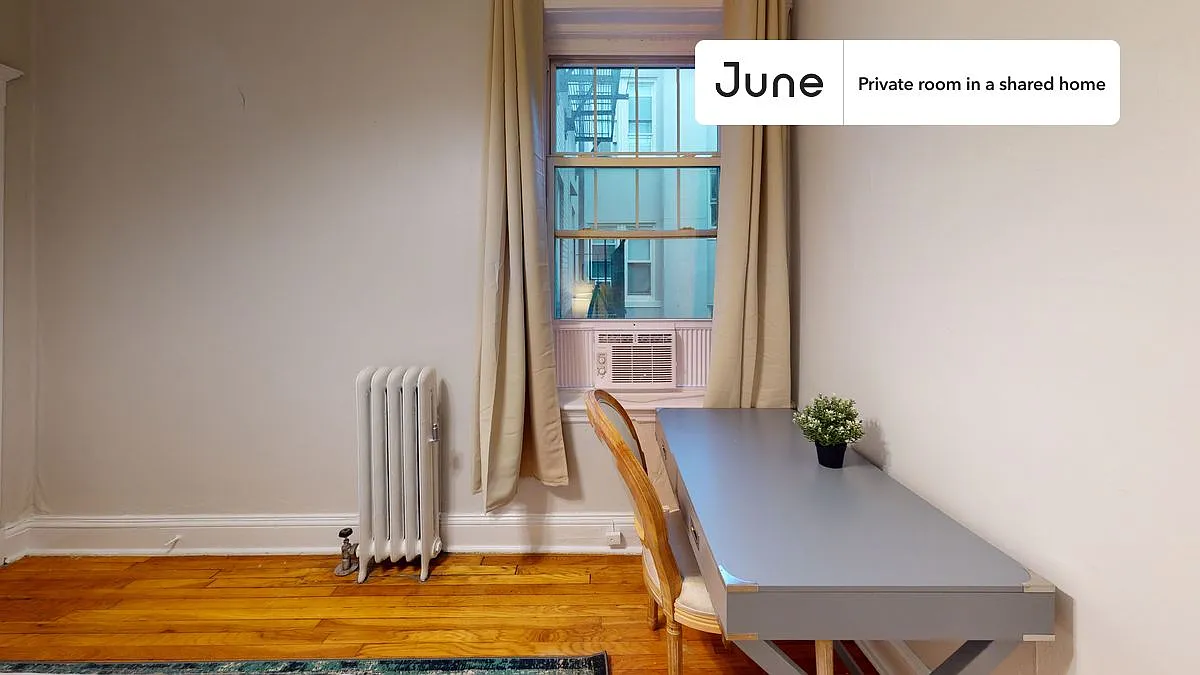 Queen bedroom in 3 bed/1 bath home in Allston #728 C — Photo 4