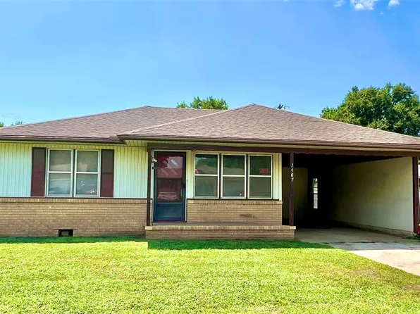 1407 Colorado Ave, Blackwell, OK 74631