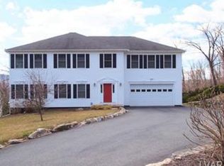 22 Chestnut Ridge Cir, Easton, PA 18042