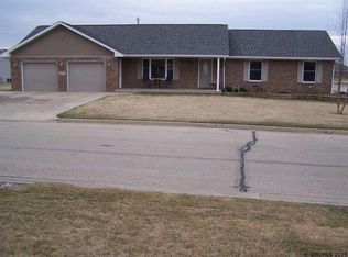 9483 Ginger Dr, Peosta, IA 52068