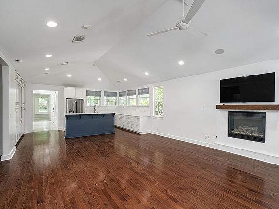 5th image of 307 W Annie St