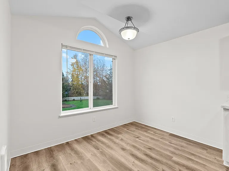 Spacious 2x2 Apartment Homes in Central Tacoma! — Photo 17