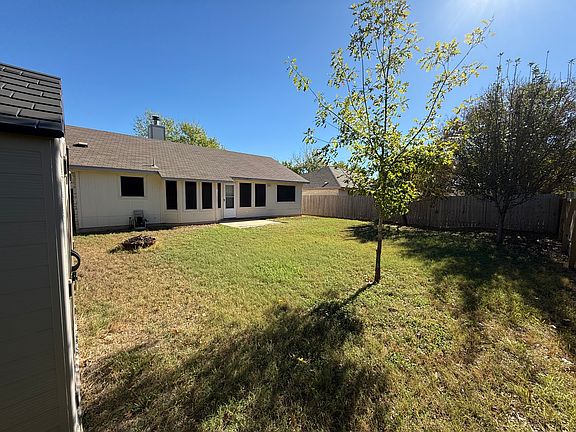 3rd image of 503 Clearcreek Dr