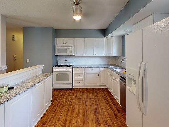 2nd image of 1411 Imperial Dr