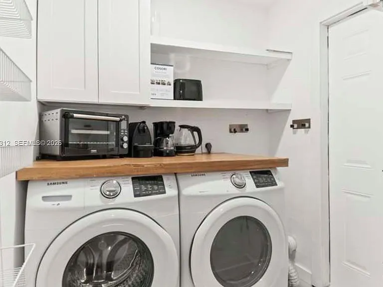 2320 SW 18th Ter #1 — Photo 8