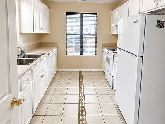 3rd image of 1420 Perry Ave
