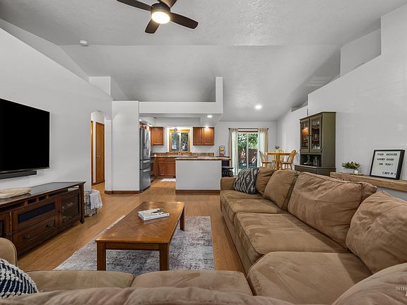 5th image of 2621 Manchester Dr