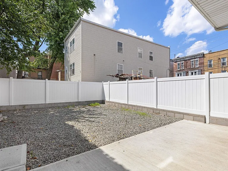 153 New York Ave #1 — Photo 23