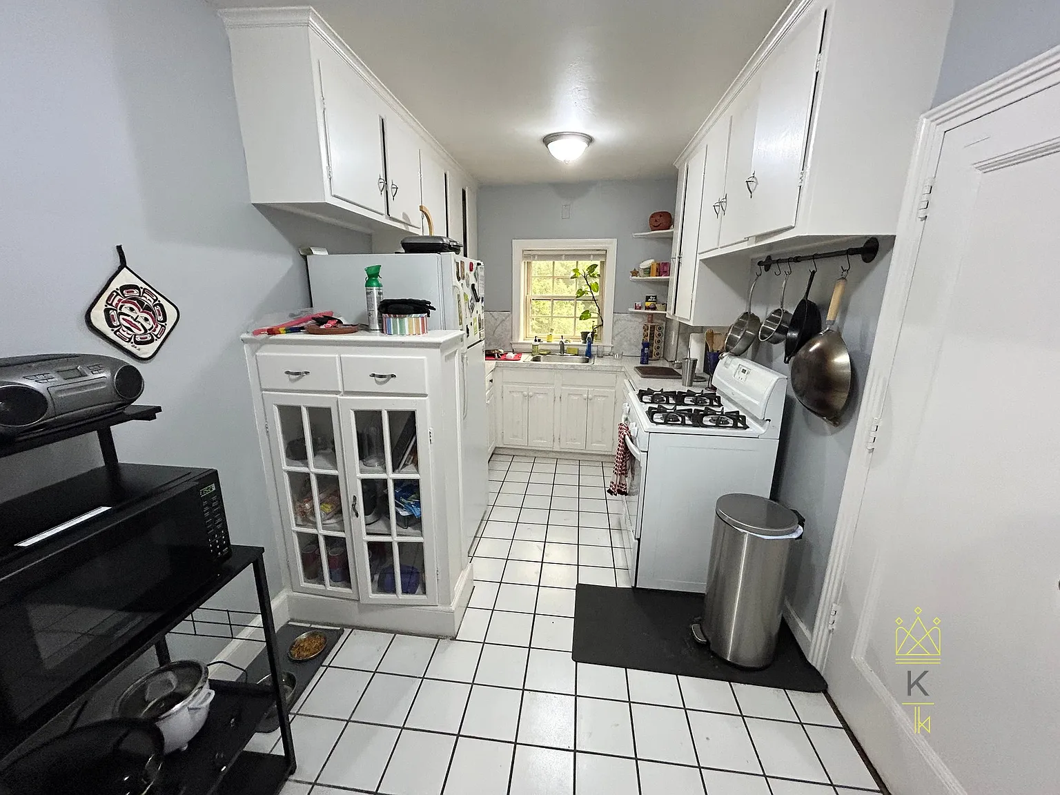 2 bed, 1.0 bath, 1200 sqft, $2,750 — Photo 2