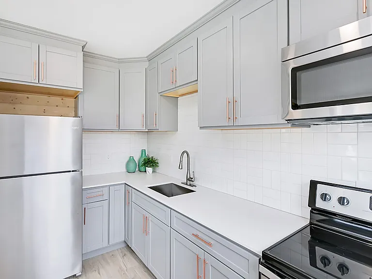 Maple Apartments — Photo 16