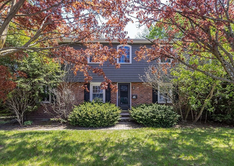 1st image of 32 Smith Ave