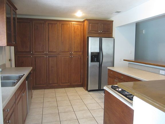 3rd image of 1630 Carmel Cir W