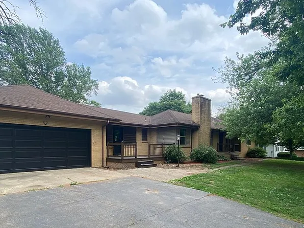 607 S Park St, Gifford, IL 61847