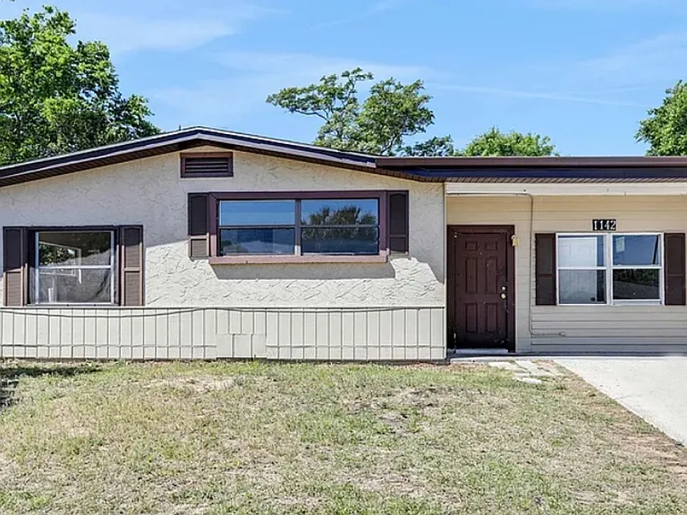 1142 Berkshire Rd — Photo 1