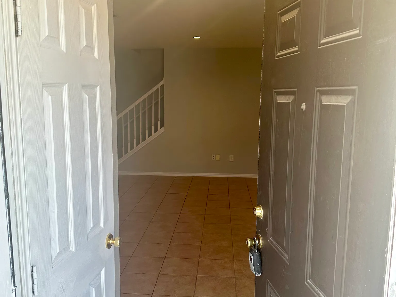 768 Avondale Ave — Photo 2