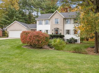 7906 Oak Tree Ln, Hudsonville, MI 49426