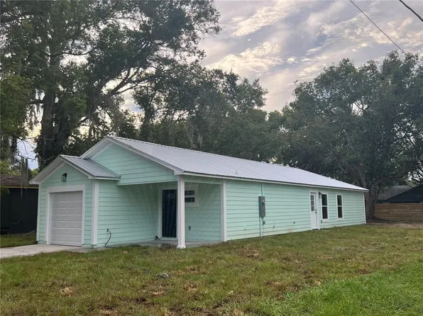 1209 E Jackson Ave, Mount Dora, FL 32757