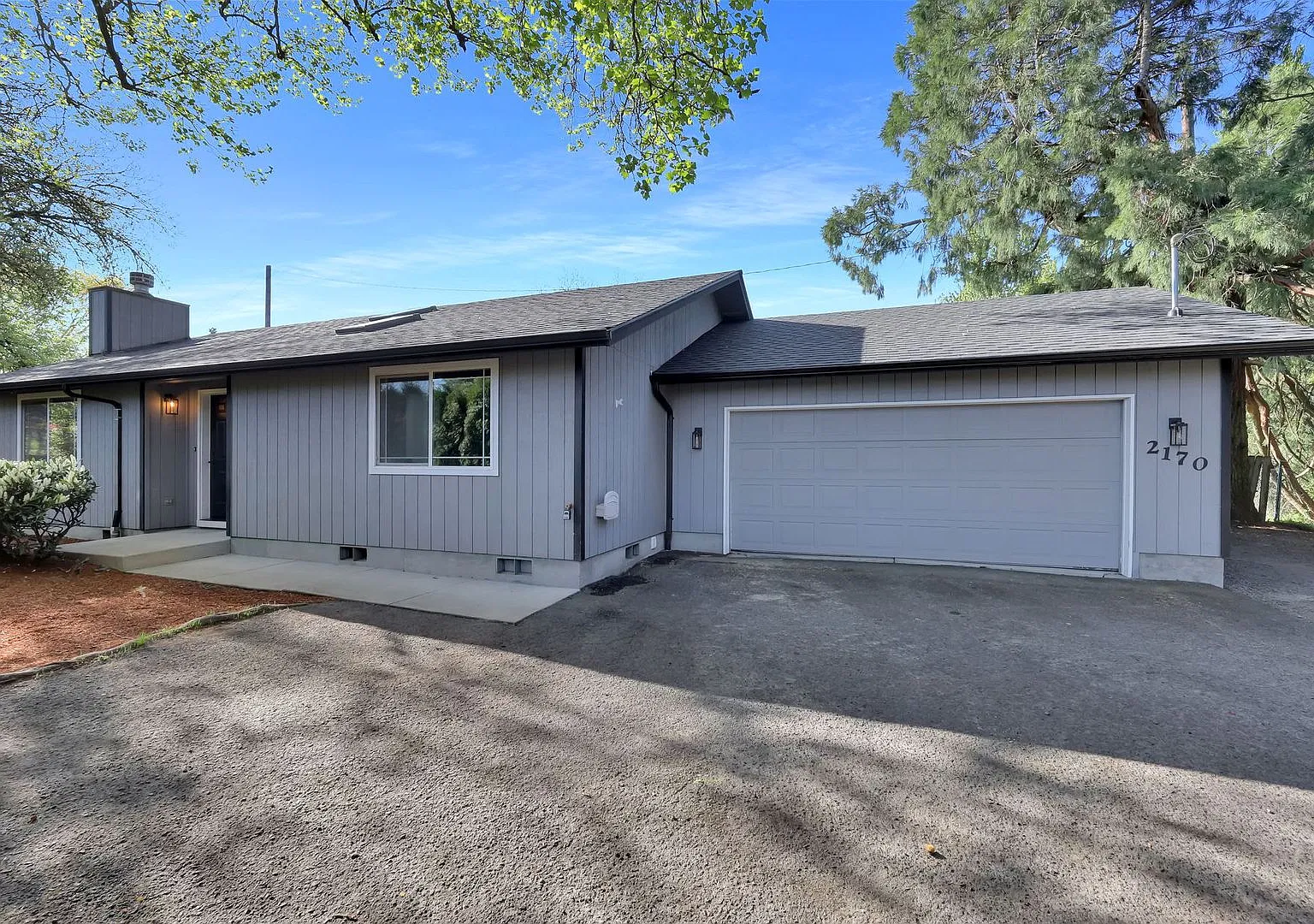 Updated 3 bedroom 2 bath house in a great neighborhood! — Photo 1