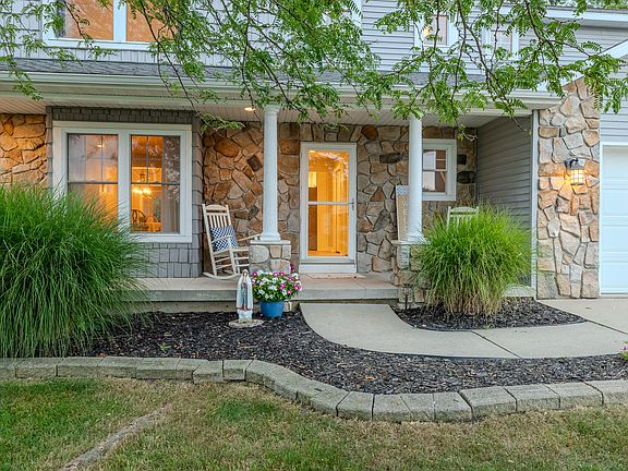 3rd image of 325 Creekside Dr