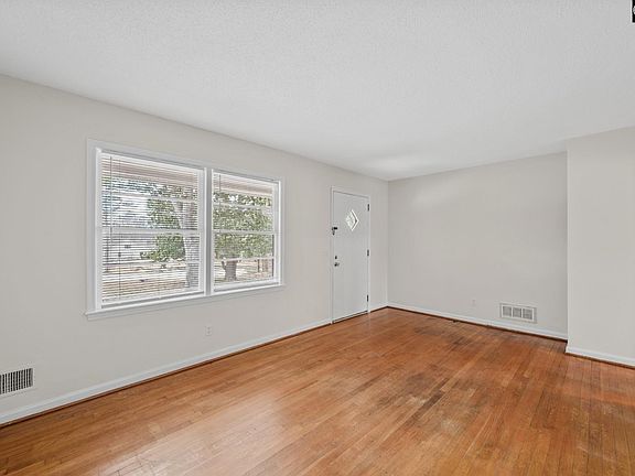 5th image of 504 Harmon St