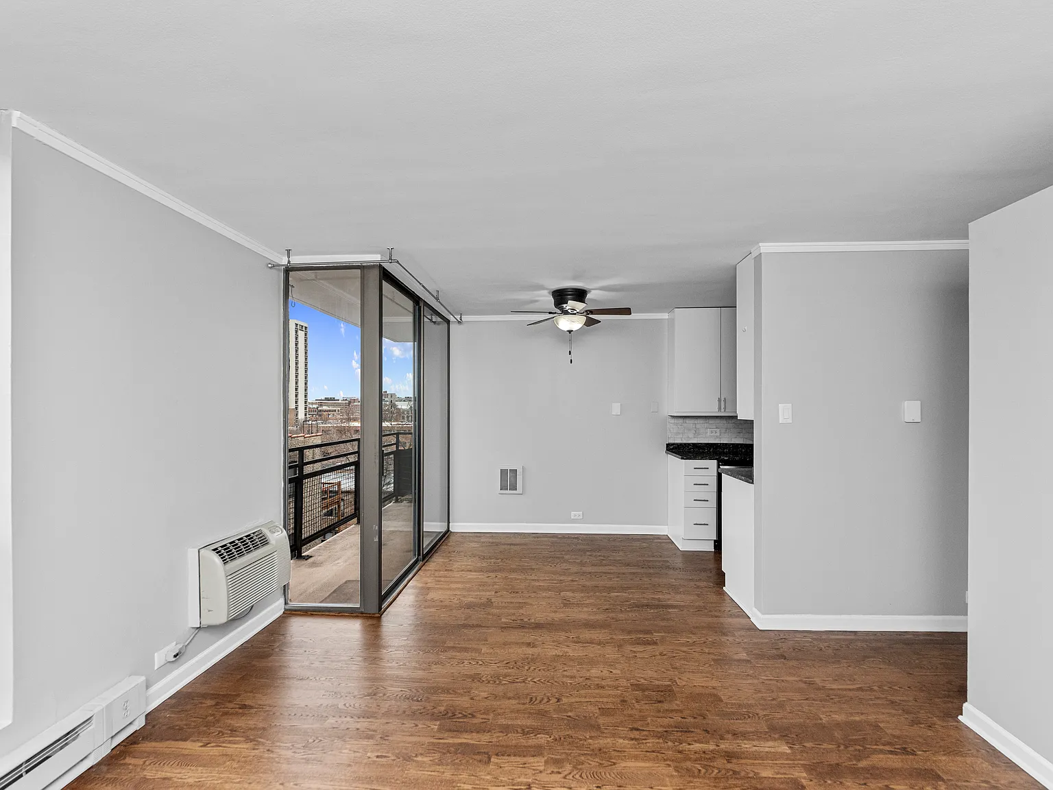 2 bed, 1.0 bath, 900 sqft, $2,800 — Photo 2
