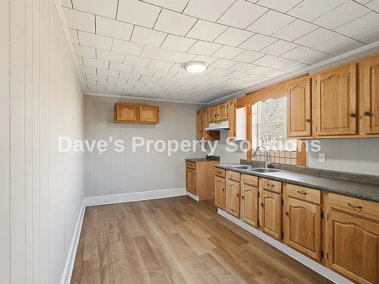 408 Seaman St — Photo 16