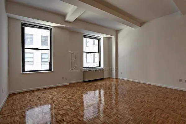 Rented by Bouklis Group | media 20