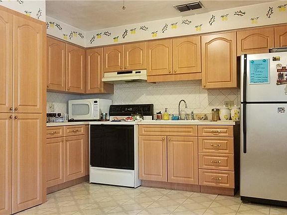 5th image of 812 Papaya Dr