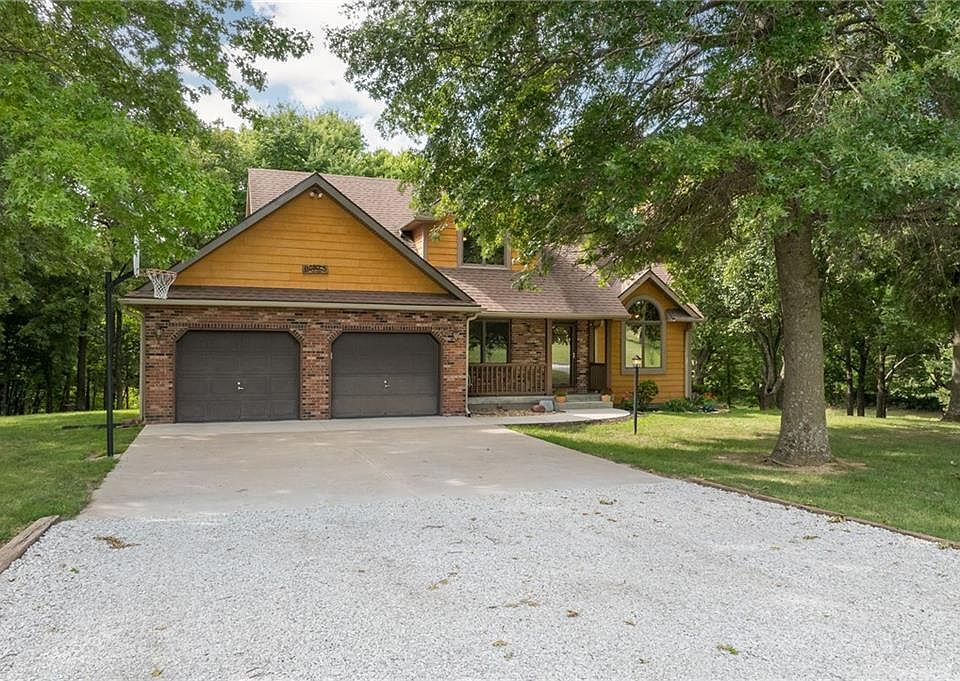 1st image of 4 Lakes Dr