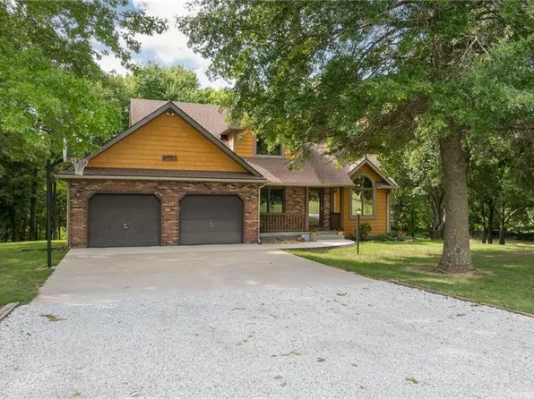 4 Lakes Dr, Agency, MO 64401
