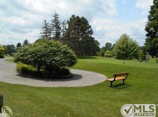 1351 Fieldway Dr, Bloomfield Hills, MI