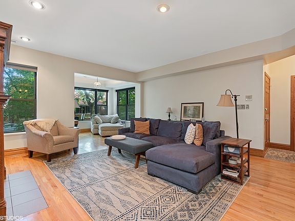 3rd image of 1435 W Catalpa Ave APT 1
