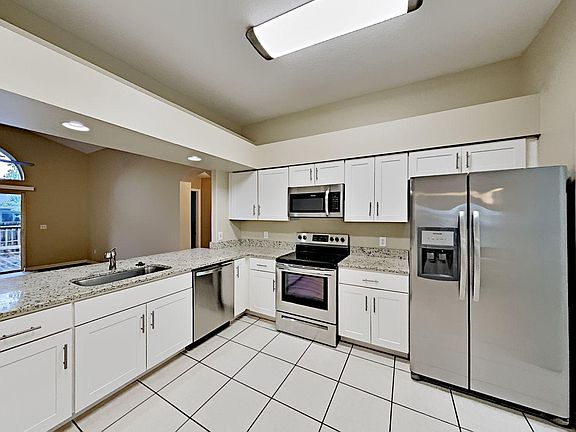 4th image of 1109 Sabine Ln