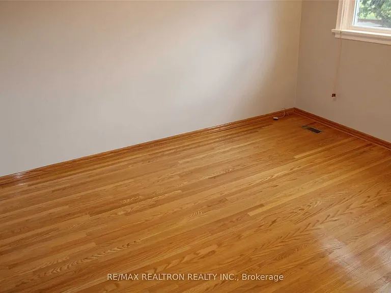 135 Treverton Dr #MAIN — Photo 10