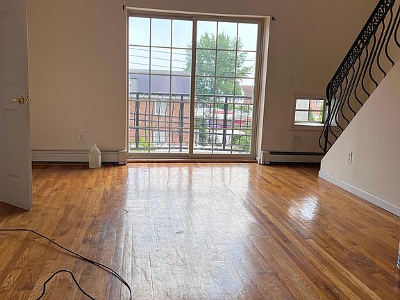 5th image of 2143 Norton Ave Floor 1