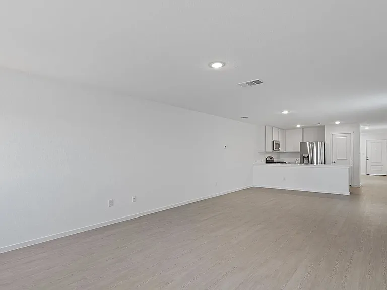 255 Zyra Ave — Photo 2