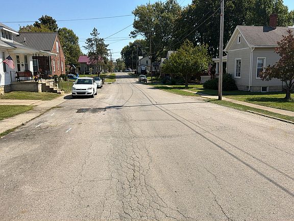 4th image of 304 W Plum St