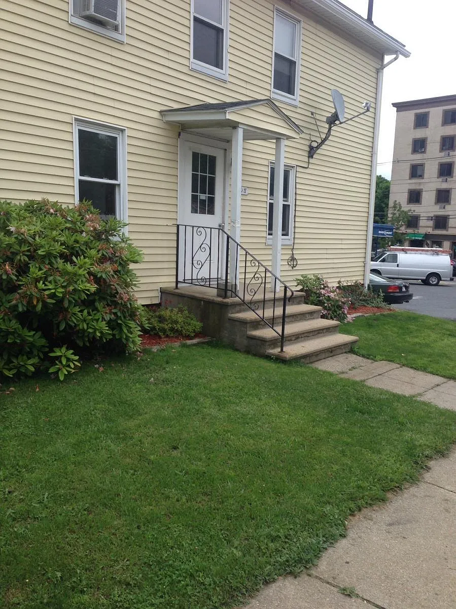 Building Photo - 107 Broad St