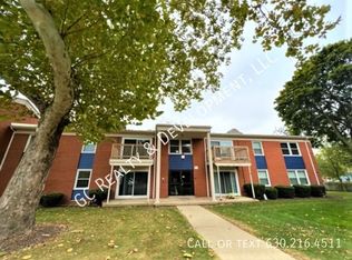9 Simpson St APT H, Geneva, IL 60134