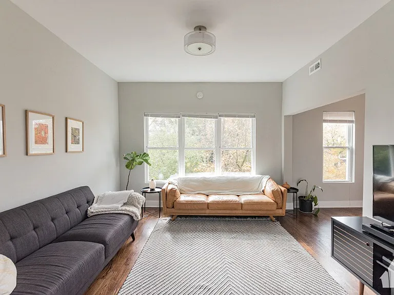 3570 W Dickens Ave #2 — Photo 8