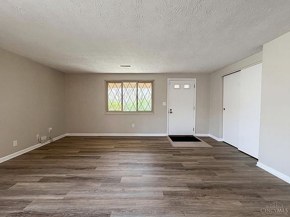 3rd image of 503 Glencoe Ct