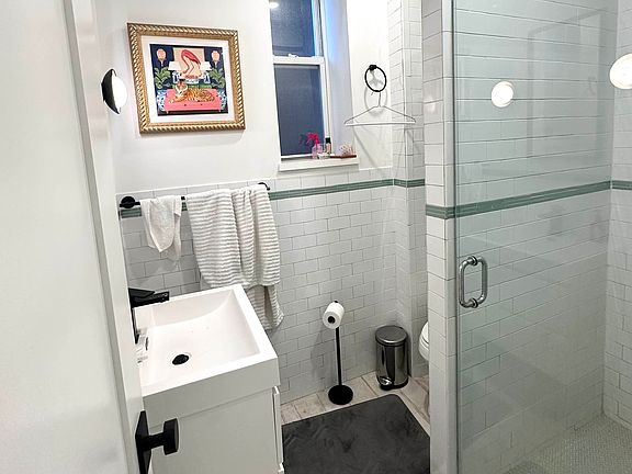 4th image of 324 W 47th St APT 1A