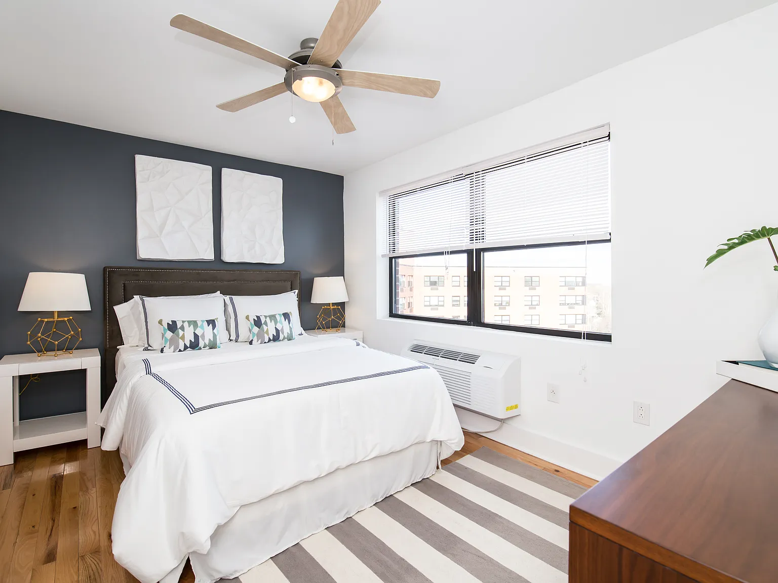 2 bed, 950 sqft, $2,121 — Photo 4