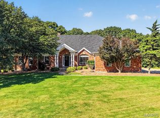 1469 Ridgetree Trails Dr, Ballwin, MO 63021