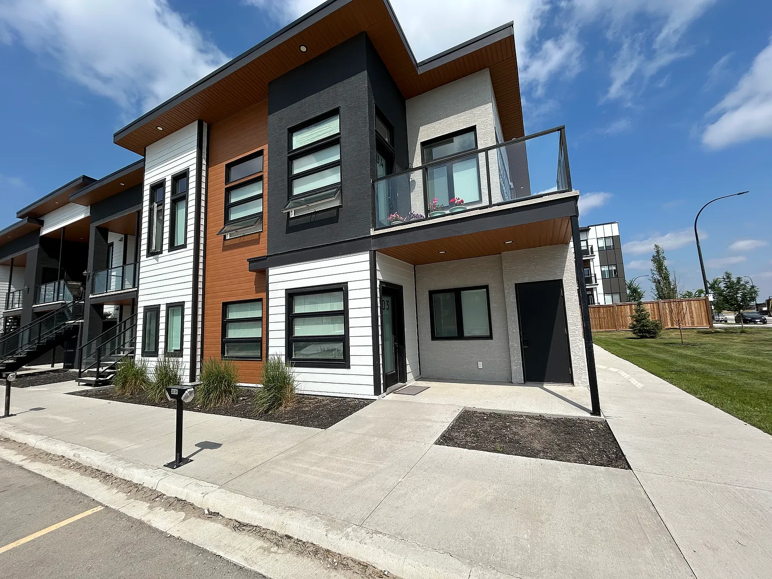 Ellington Flats — Photo 2