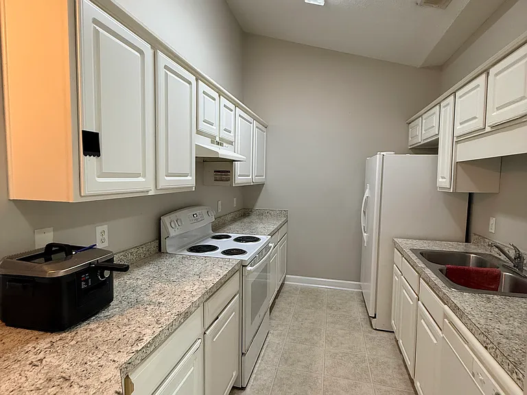 160 Westhaven Dr #12AG — Photo 2