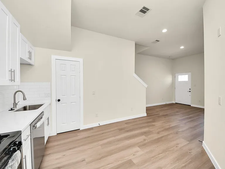 8025 Peachtree St #B — Photo 19