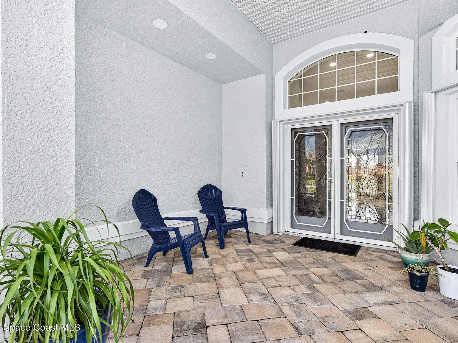 3 bed, 2.0 bath, 2351 sqft, $4,500 — Photo 2